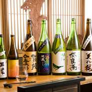 地元産のお酒を中心に、バラエティ豊かな日本酒を用意