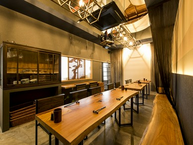 ゆったりとくつろげるお洒落な空間で、広島のおいしいものを満喫