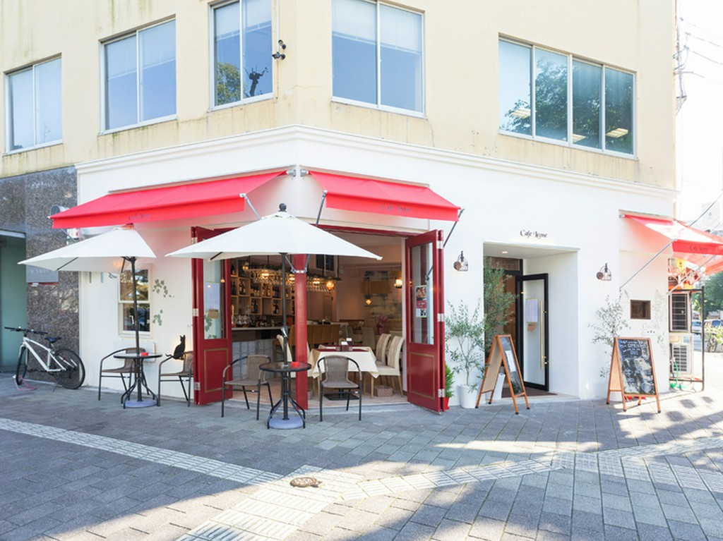 おしゃれで落ち着いた店内、ゆったりとした時間が流れる