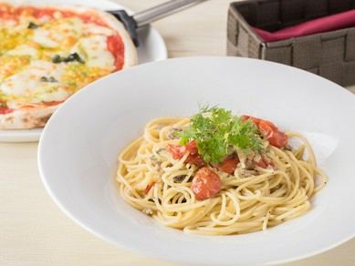 イタリアンソーセージが旨味を引き立ててくれる『サルシッチャと野菜』