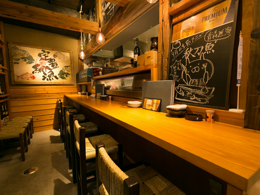 ひとりだからこその時間を満喫できるカウンター席へどうぞ