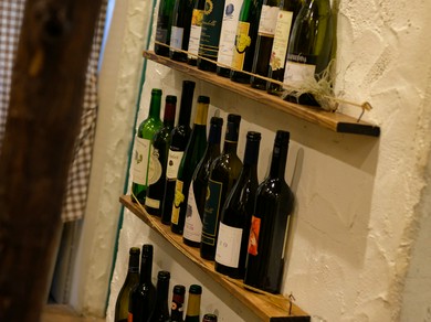 友人や同僚と、寛げる店内でワインに合う料理を堪能