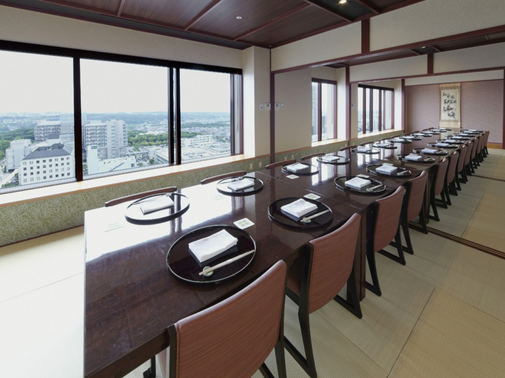 2名～30名まで、人数に合わせて使える大小個室を完備