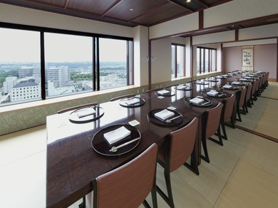 2名〜30名まで、人数に合わせて使える大小個室を完備