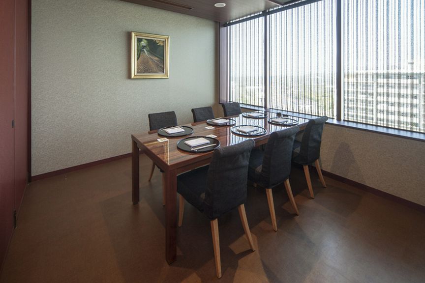 子ども連れでも利用できる個室で、家族揃っての会食