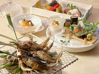■向
水無月豆腐
特製醤油たれ　山葵
鱧寿司　有馬山椒
新生姜甘酢

■煮物椀
鱧葛打ち
秋田県産新順才　打ち茗荷
輪柚子　梅肉

■造り
旬に美味きもの
あしらい色々