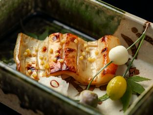 일식 모모 야마