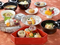 ■向
氷室寄せ
蛸　海老　帆立　ヤングコーン
小倉　丸十　枝豆

■煮物椀
車海老真丈　蓮かん
新順才　蓮芋　柚子

■造り
旬に美味きもの
あしらい色々