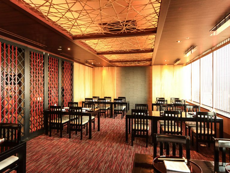 ホール席は広々とした開放的な空間