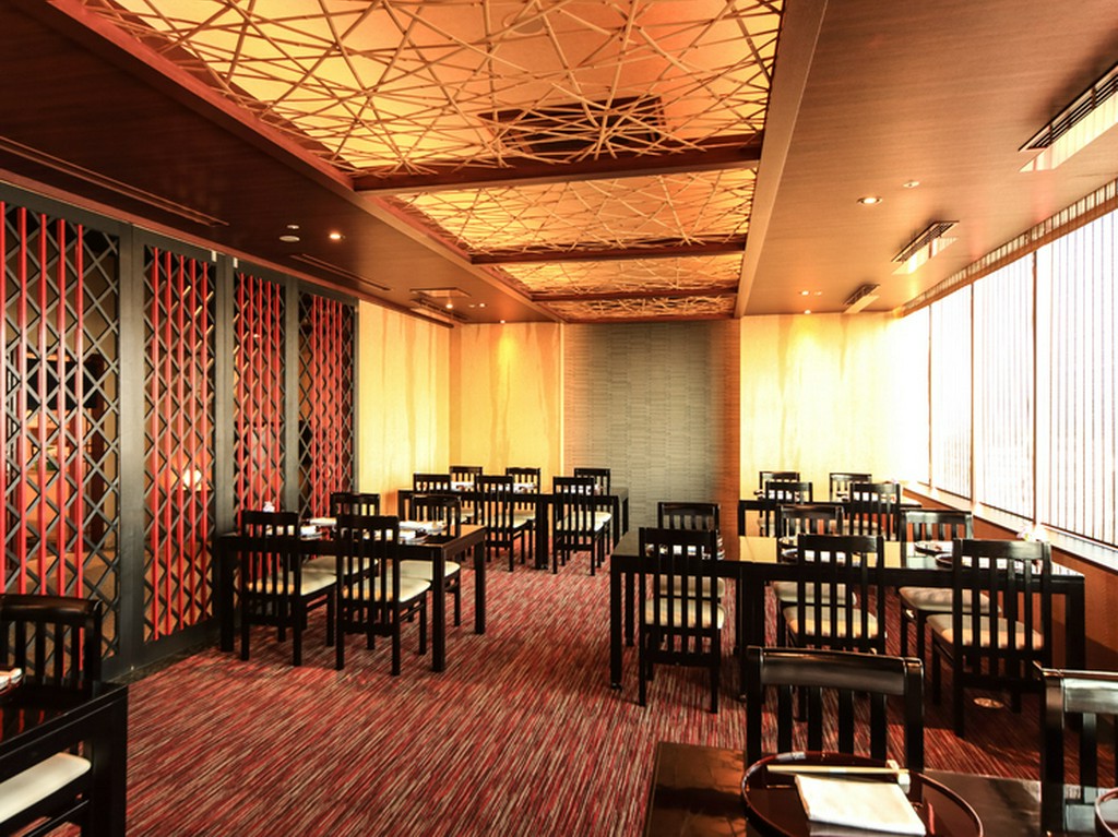 ホール席は広々とした開放的な空間