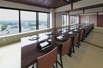 親族の会食、記念日、法要などに利用できる落ち着いた個室