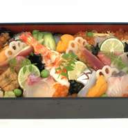 海の恵みと旬野菜で彩鮮やかに仕上げました。