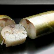 肉厚で脂の乗った鯖だけを使用しておりますので事前予約制とさせていただきます。自家製の山椒佃煮と特上白板昆布とのハーモニーをお楽しみください。