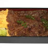 A5ランクの宮崎県産黒毛和牛と魚沼産コシヒカリを使用した贅沢な一品です。とろとろに仕上げた玉子がお肉を引き立てます。
※テイクアウトは「牛めし」のみのご提供です。