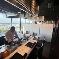 神戸西神オリエンタルホテル最上階17階レストランで食事を愉しむ