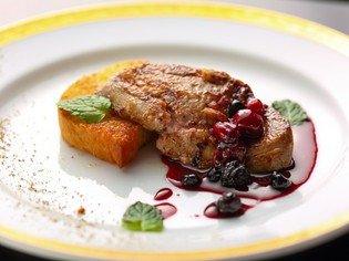 甘みと酸味が絶妙のハーモニー『フォアグラのコンフィ』