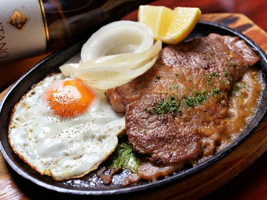 豚肩ロース肉の鉄板焼きステーキ『ふくしまブルブル』