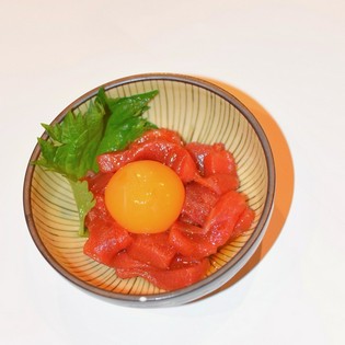 市場から目利きを働かせて仕入れる本まぐろ