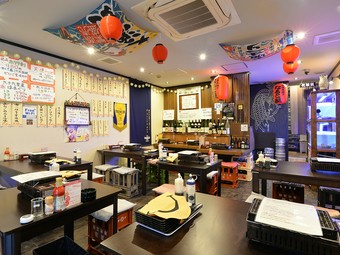 和気あいあいと楽しい時間を過ごせるダイニング