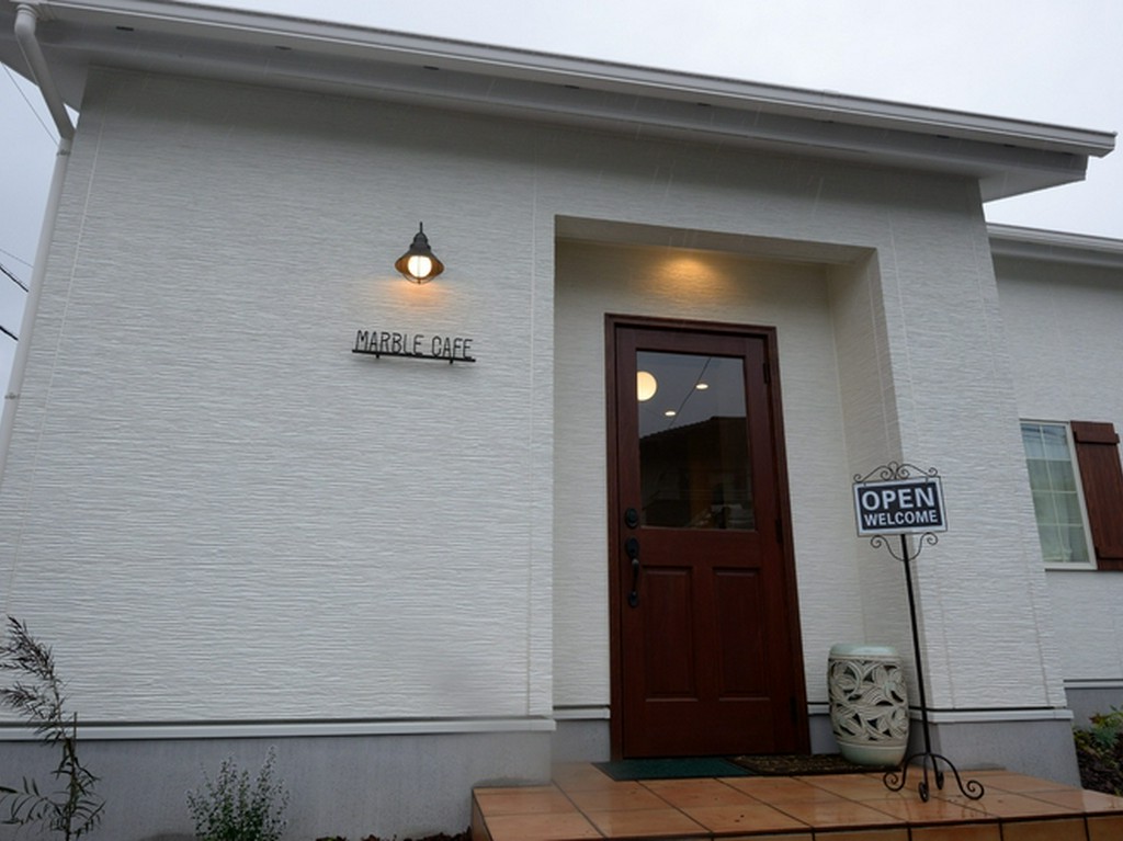 散歩の途中に立ち寄れる。ペットOKのテラス席でのんびり休憩