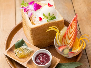 外はカリカリ、中はふんわり。具がいっぱいの『フレンチトースト』