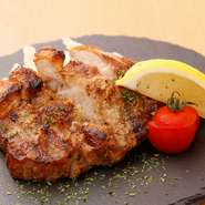 素材を生かすため、味付けはシンプルに塩で勝負！　『県産豚ロースのグリル』