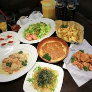 入園入学、卒園卒業シーズンですね。
お子様連れのママの歓送迎会には当店の茶話会プランがオススメです。
キッズルーム付きのパーティスペースで1830円からランチビュッフェが楽しめます。
予約はお早めに!!