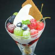 フルーツパフェ