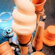 大人がやみつきになる滑らか濃厚、そして後味はさっぱりな絶品ソフトクリーム。よつば製なので味はお墨付き！見た目も可愛い、この夏おすすめのソフトクリームです！　（お子様ソフト　270円）