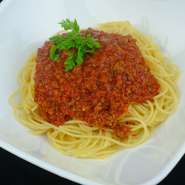 香味野菜と挽肉、トマト素材と絶妙に併せたボロネーゼソースをお楽しみ下さい。
サラダ/ドリンクセット　1060円