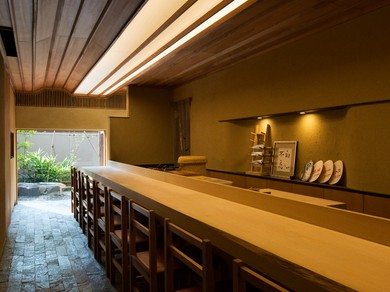 ゆったり話したい時などに重宝するのが最奥の個室