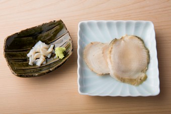 塩と酒のみでふっくら煮る『煮アワビ』