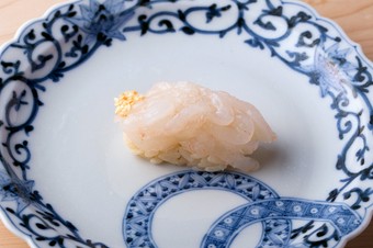 ひと手間加え、味にアクセントを施した『白エビ』