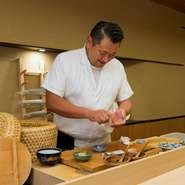 長く出張料理などをしていた不遇の時代もあったので、今こうしてお客様にお店で寿司を握れることに感謝しています。来ていただけたお客様には全力で北陸を味わっていただければと思っています。