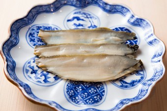 研究に研究を重ねた、氏の代名詞の『蒸しアワビ』