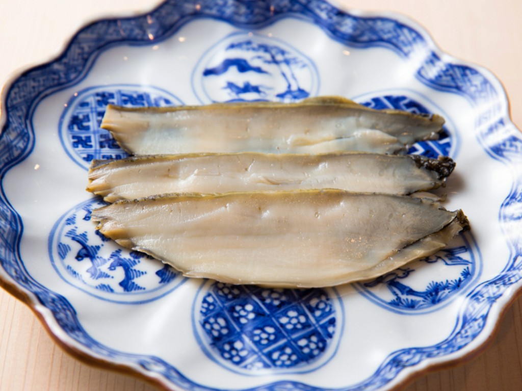 誰も到達できない次元の食感と旨味を追い求めた『蒸しアワビ』