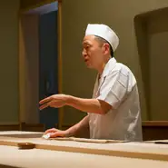 一度訪れたいただいた方、さらに2度目3度目と訪れていただいたお客様に、前回を超える感動を。毎回、その時期、その日のベストを仕入れ、握っています。季節ごとの変化を楽しんでいただきたいですね。