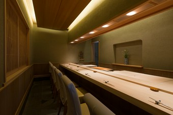 県外よりひとりで訪れる寿司好きも多数