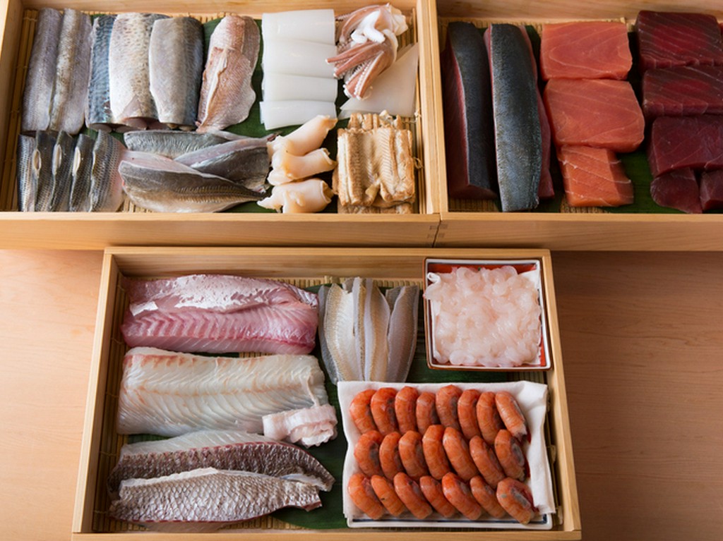 北陸の地魚を中心に仕入れ、丁寧な仕事を施し提供