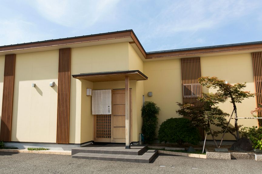 のどかな田舎町にひっそりと暖簾を掲げる寿司の名店