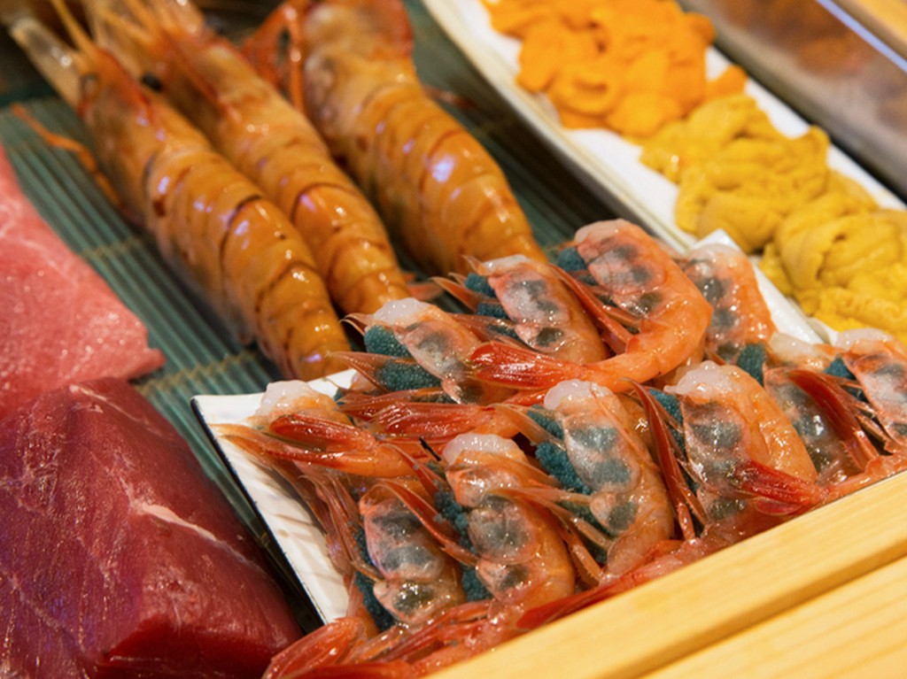 直接浜を訪れ目利きすることで、極上の鮮魚を握りに