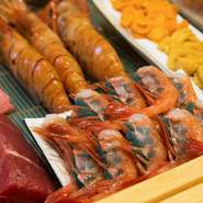 直接浜を訪れ目利きすることで、極上の鮮魚を握りに