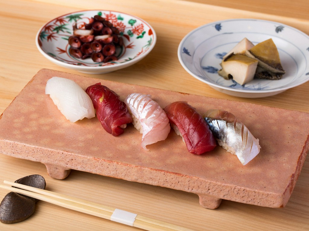 地の魚だけに固執せず、全国よりその時期の美味にも注目