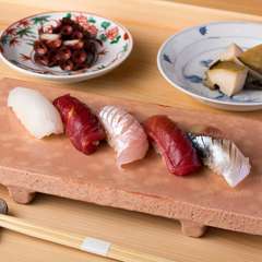 地の魚だけに固執せず、全国よりその時期の美味にも注目