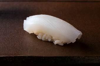 越前海岸の定置網で揚がった極上の『ケンサキイカ』