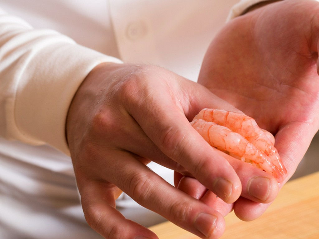 今なお研究を重ねる福井ならではの寿司が自らのスタイル