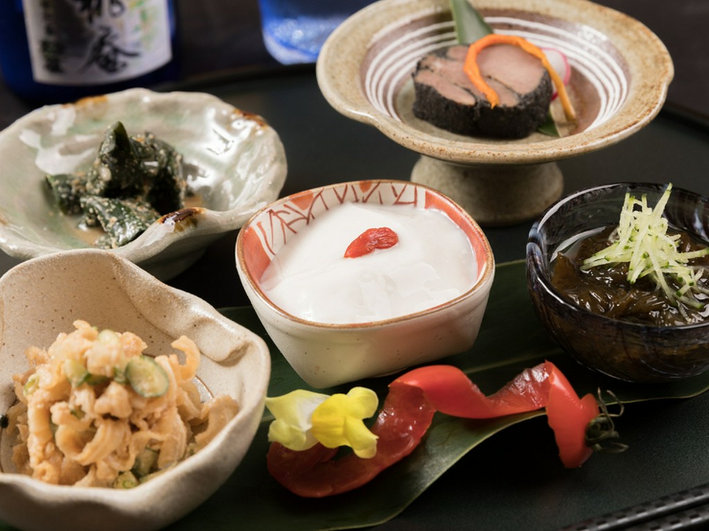 旬の食材がふんだんに盛り込まれた『前菜五種盛り』