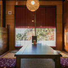 座敷席のご用意も。ゆったりと過ごせる憩いの空間でお食事を