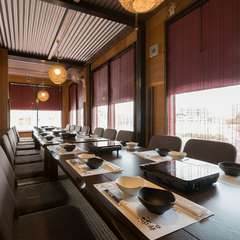 グループや20名越えの大人数でも対応できる団体席を完備