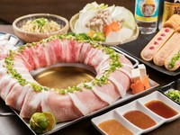 牛の中でも旨味の強いUSオーストラリア、アンガス産を使用。出汁との調和が逸品です。
USオーストラリア・アンガス産
牛カルビ・牛肩ロース使用
（＊小学生は500円引き、未就学のお子様は無料）